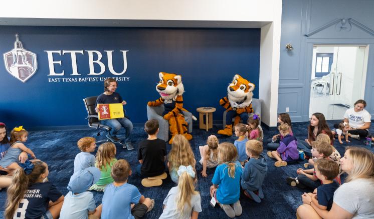 2 tiger mascots interacts with a children audience.